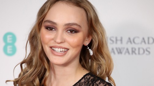 Johnny Depp lánya gyakorlatilag meztelenül ment a Bafta gálára