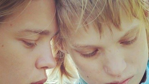 Kidobták a topmodell testvérét egy kávézóból, mert autista