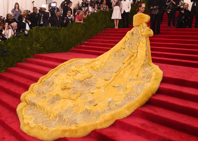 Rihanna befogadhatatlan ruhája nagyon megosztó volt, az óriás omlett a szakértőknek bejött