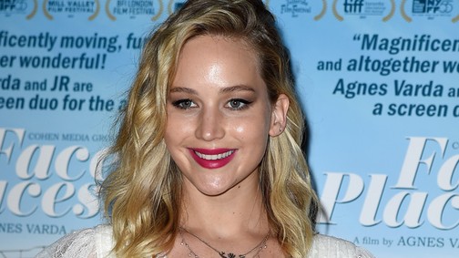 Jennifer Lawrence menyasszonyi ruhában