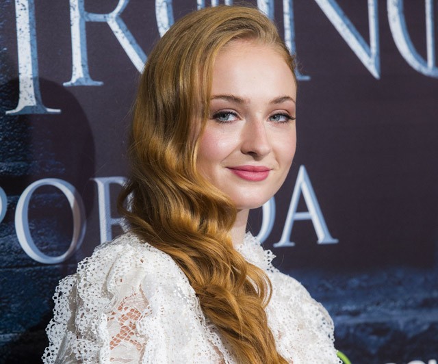 sophie turner, trónok harca, szőke, természetes vörös, hajfestés, hajszínváltás, szőkítés