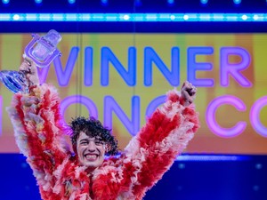 Ezt imádni fogod! Az Eurovíziós Dalfesztivál győztese végre kommentálta törött díját