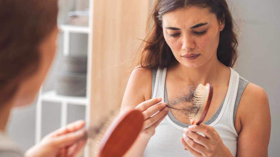 Hajhullás esetén fontos felismerni, hogy vajon mi okozhatja a problémát