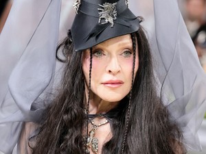 Madonna új klipje sokkolta a rajongókat, arcpirítóan vad jelentekkel van tele