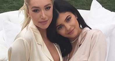 Íme a legcukibb fotók Kylie Jennerről és kerekedő pocakjáról!