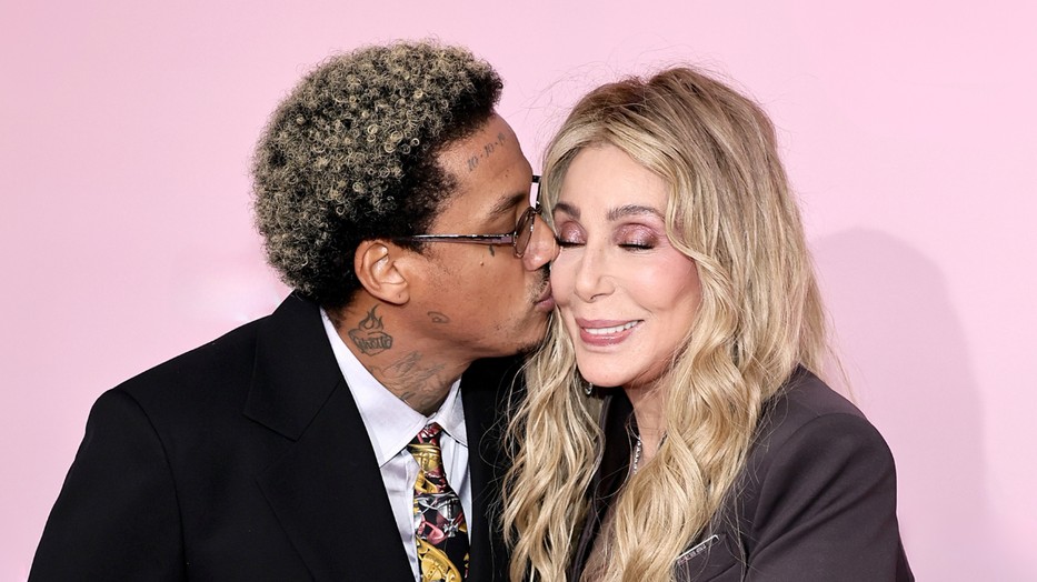 Cher és fiatal párja, Alexander "AE" Edwards