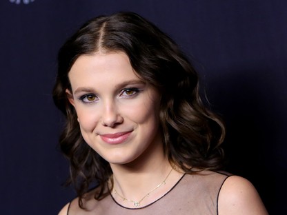 Mille Bobby Brown már megint őrült stílusos a vörös szőnyegen