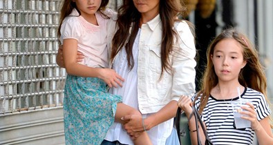 Suri fáradt, Katie Holmes rejtőzködik