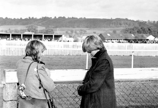 Káprázik a szemünk? Így nézett ki a fiatal Kamilla királyné, amikor elcsavarta Károly király fejét