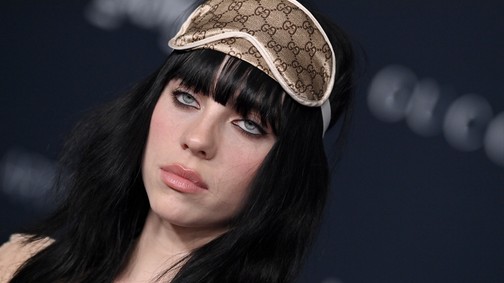Billie Eilish egy Gucci takaró alatt mutatta meg új szerelmét