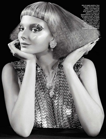 Mihalik Enikő tökéletes műnő