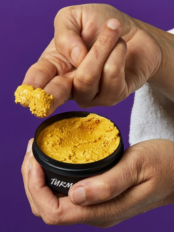 Turmeric arcpakolás LUSH 4490 Ft/75 g (59,86 Ft/1 ml)