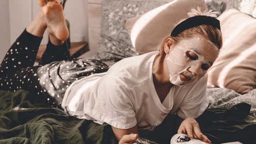 Tudtad, hogy a GLAMOUR júniusi számában találsz egy szerelmes regényt?