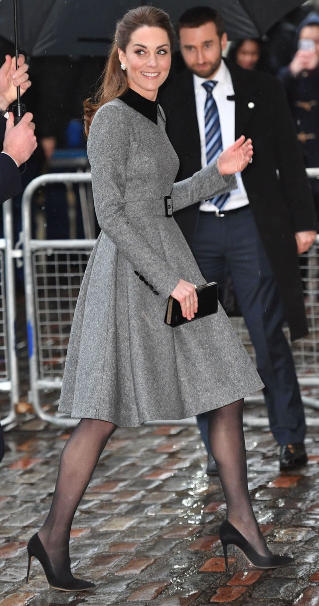 Katalin hercegné bemutatja a szürke 50 árnyalatát: micsoda ruha