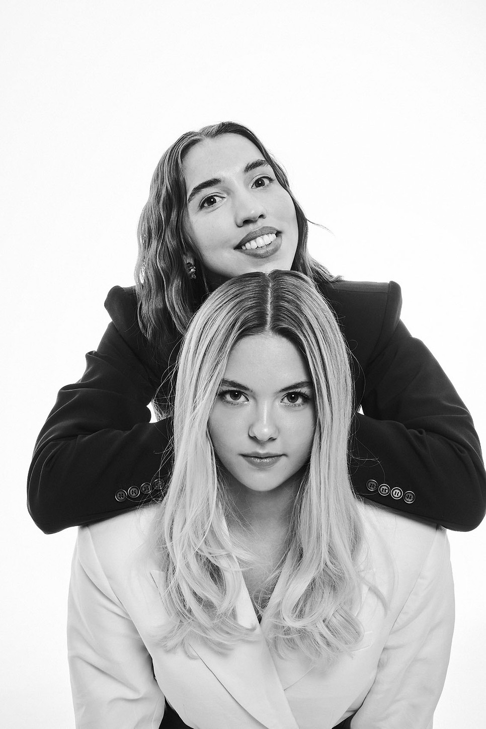 Női kardvívók — Katona Renáta: Zakó SPORTMAX, Spiesz Anna: Zakó H&M