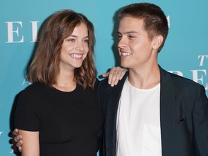 Óriási: Dylan Sprouse Muzsika TV-t néz Magyarországon