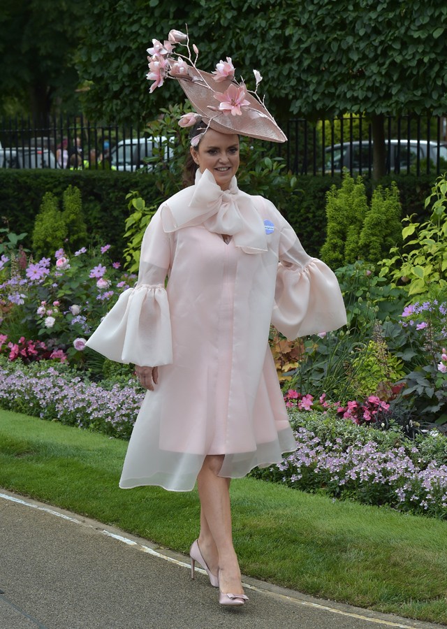 Életünkben nem láttunk még olyan durva fejdíszeket, mint az idei Royal Ascot-on!