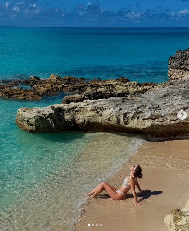 Mivel légiutas-kísérőként dolgozik, rengeteg álomszép helyszínre eljutott már. Ez a strandfotó például a Bahamákon készült róla.  