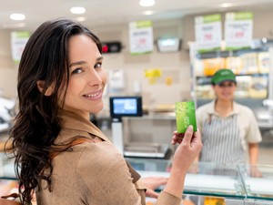 Íme 5 tény, amiért megéri használni a hűségkártyáidat!