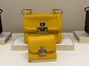 Karakteres formák, látványos színek: megérkezett a Furla új kollekciója