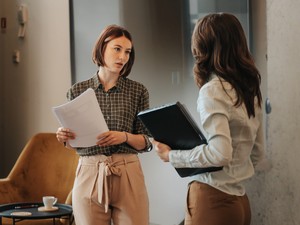 6 jel, hogy toxikus munkahelyen dolgozol, már az első nap kiszúrhatod, hogy valami nem stimmel