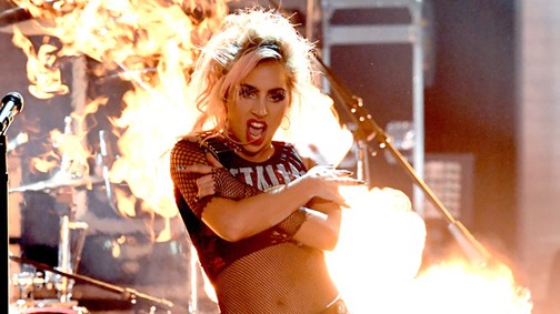 Lady Gaga látjuk a bugyid! Már a turné első napján sokkolt!