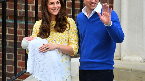 Bemutatjuk Katalin és Vilmos újszülött kislányát! Első fotó + videó!