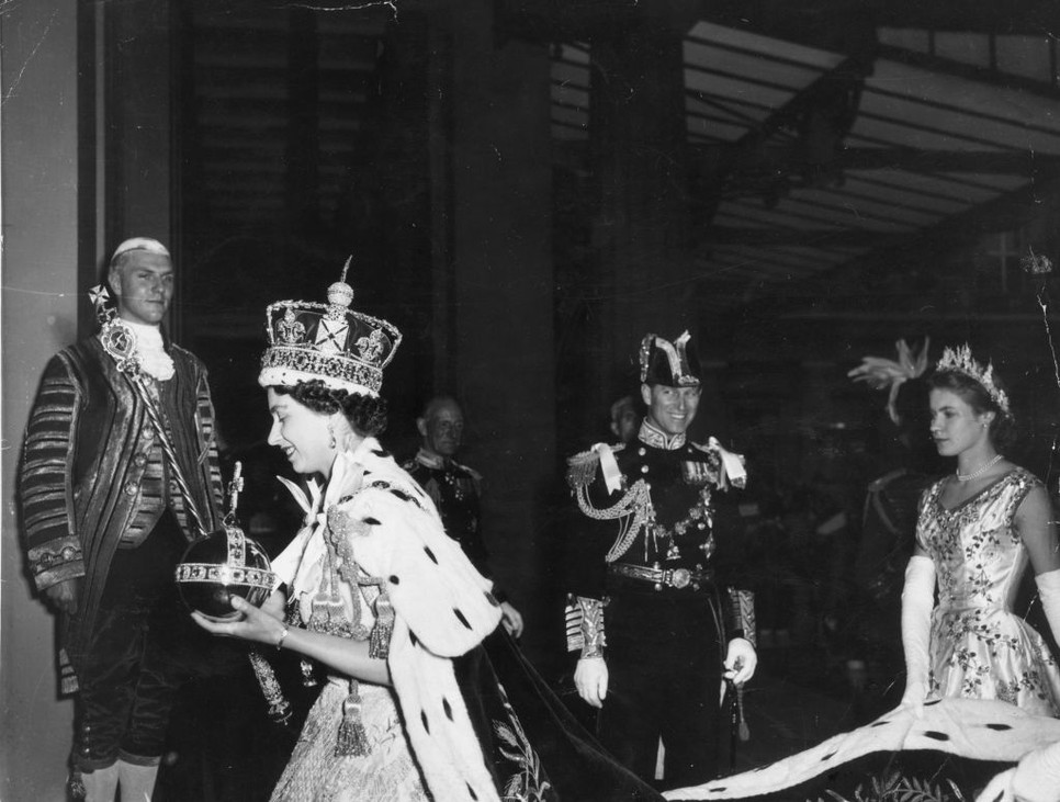 Erzsébet királnyő vonul