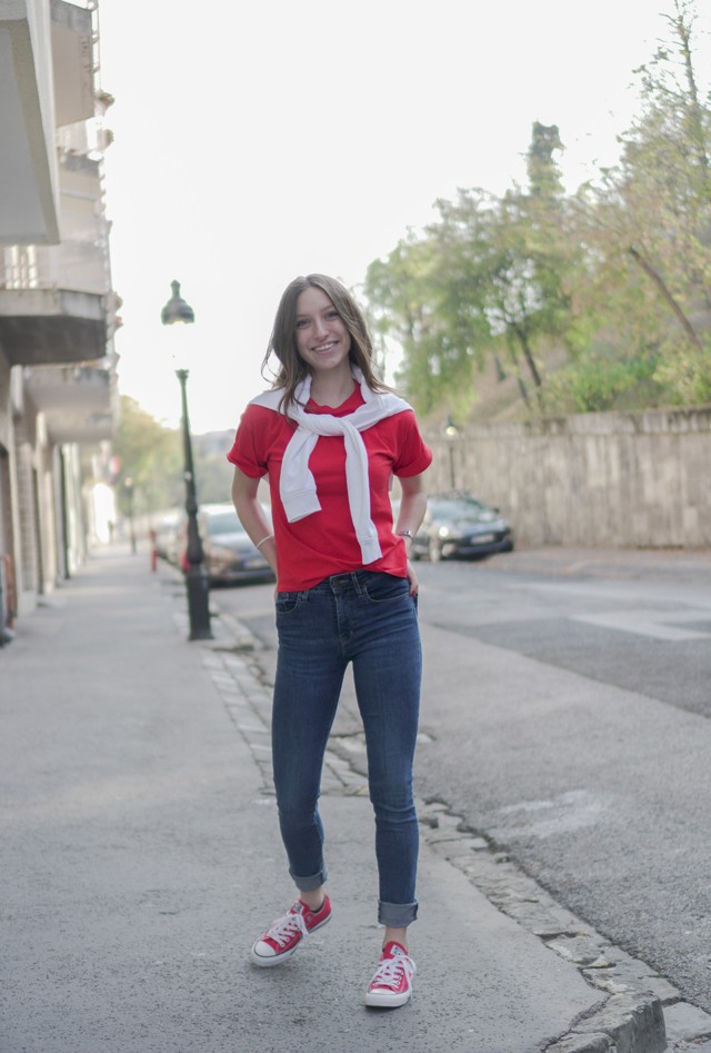 Emci kedvenc ruháit és színeit viseli ma, és nagyon jól is áll neki