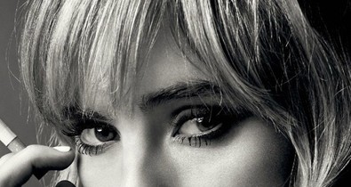 A durcás arcú Suki Waterhouse lába előtt hever a divatvilág és Hollywood