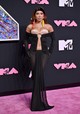 Anitta Schiaparelliben a 2023-as MTV VMA vörös szőnyegén