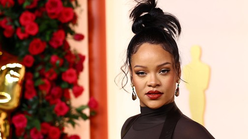 Rihanna felajzott apácának öltözött legújabb címlapfotóján