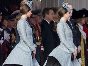 Benéznél Kate Middleton szoknyája alá?