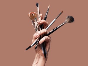 A sminkelés aranyszabályai közé tartozik az eszköztisztítás: komoly bajod lehet tőle, ha nem teszed