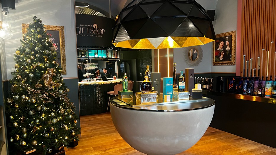 Smaragdzöld luxus italbutik nyílt Budapest szívében - két hétig elérhető a The Bar - Giftshop Pop-up Store