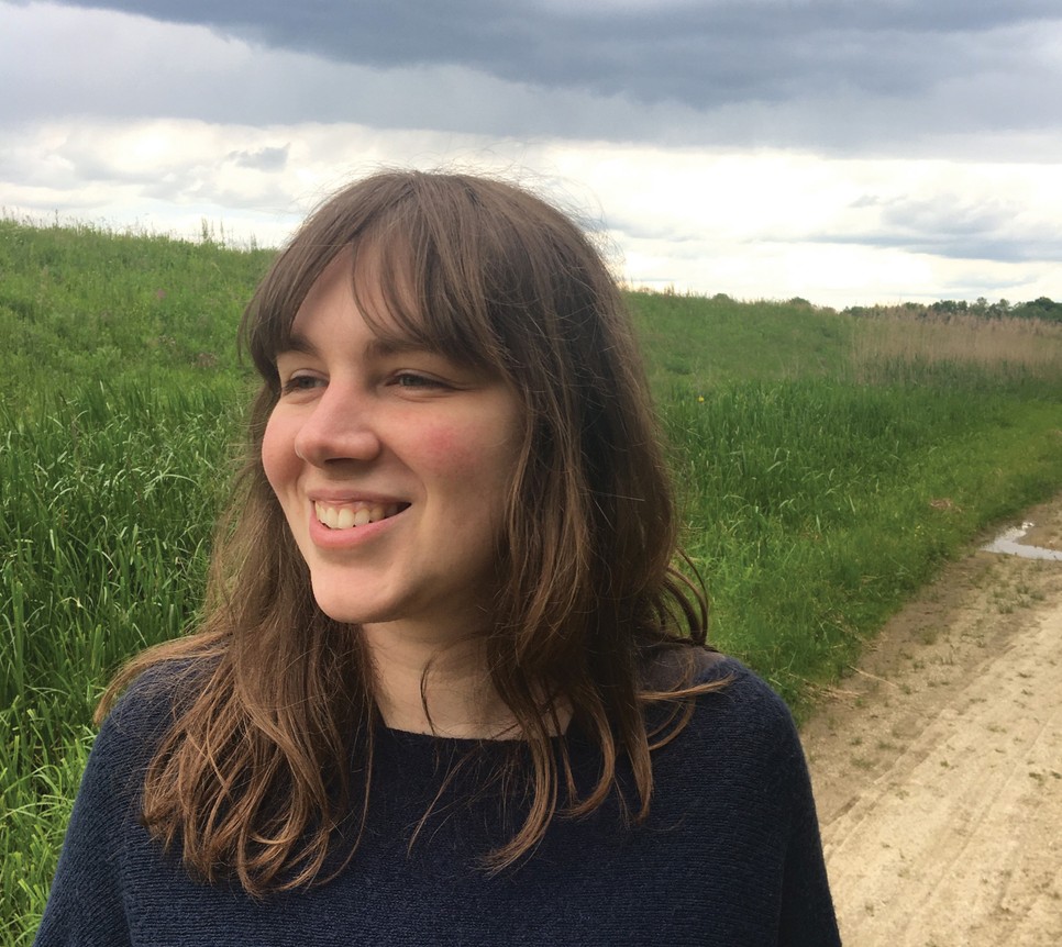 Így születik portréból egyedi, szívből jövő ajándék, ami téged is elvarázsol – interjú Pernyész Dóra grafikussal