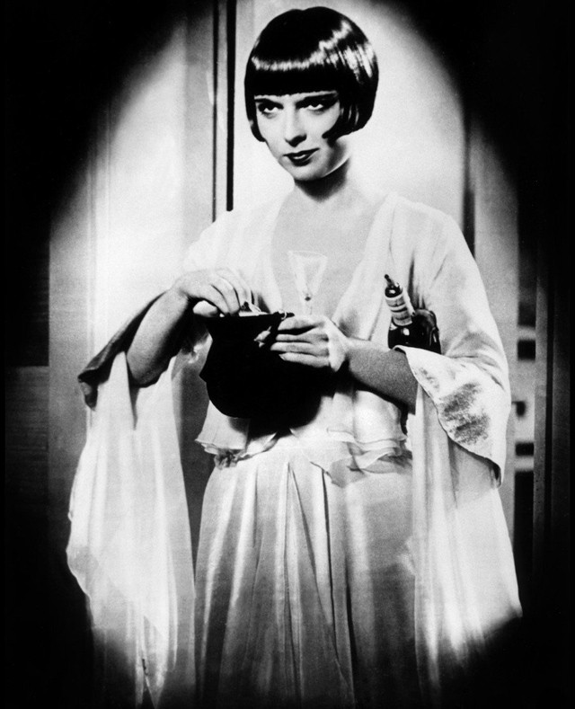 Louise Brooks a The Beauty Prize filmben Jean Patou kreációjában
