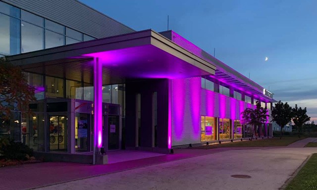 Még a gumiabroncs is rózsaszín a Bridgestone októberi kampányában