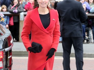 Kate Middleton: vörös és fekete