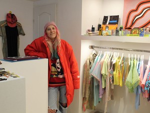 Régi Nokiától designer pólókig: a Baba bolt megnyitotta kapuit a trash szerelmesei előtt