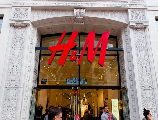 A H&M-csoport védőfelszerelés gyártásába fog a kórházak számára
