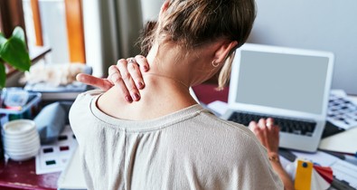 Ez az egyszerű gyakorlat a púpos hát legjobb ellenszere!