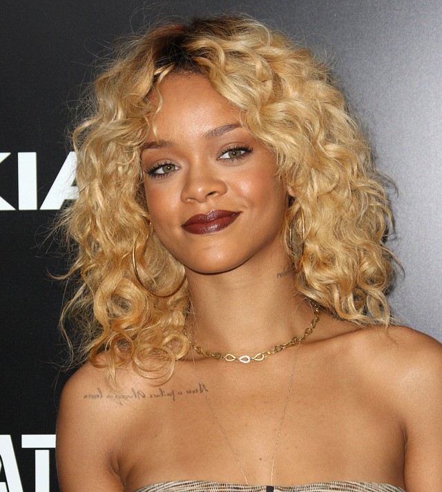 30 év: 30 eszméletlen frizura Rihannától!