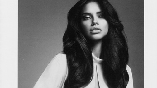 Mihalik Enikő bajuszos