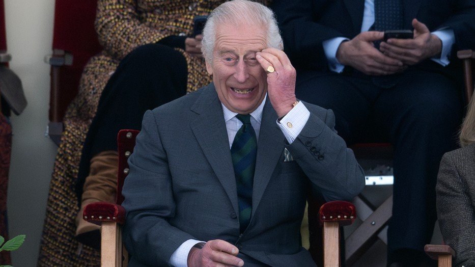 Károly király váratlan döntést hozott meg