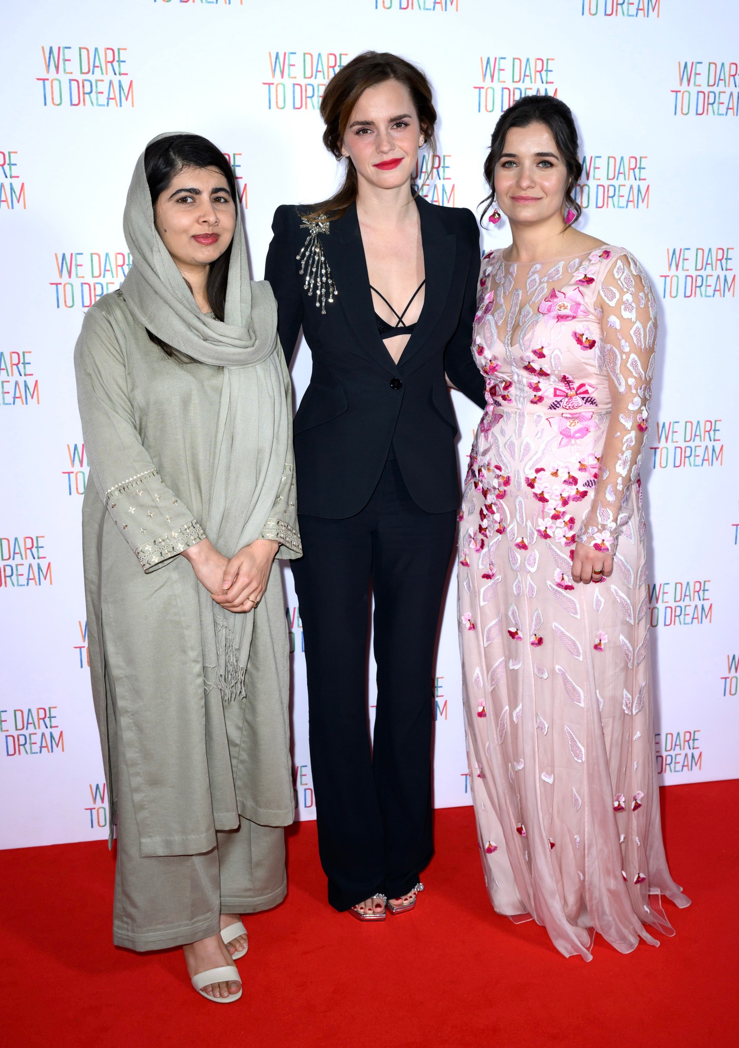 2023-ban csak egy aprócska melltartót húzott fel Alexander McQueen nadrágkosztümje alá a vörös szőnyegen. Az összeállítása egyszerre volt pikáns, mégis nagyon sikkes. 