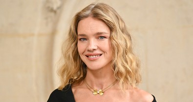 Hatodik gyermekét várja Natalia Vodianova, a szupermodell a Vogue címlapján mutatta meg kerekedő pocakját