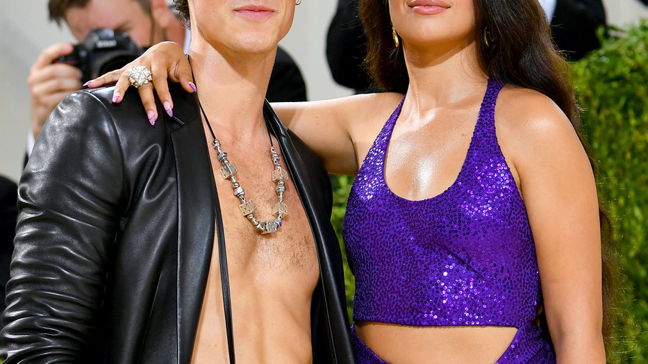 Camila Cabello és Shawn Mendes megidézték Sonny-t és Chert a Met gálán