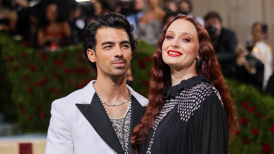 Megszületett Sophie Turner és Joe Jonas második kisbabája