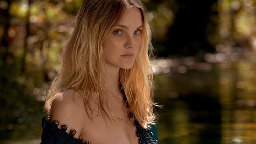 Címlapon szoptatja újszülött gyermekét a brazil topmodell